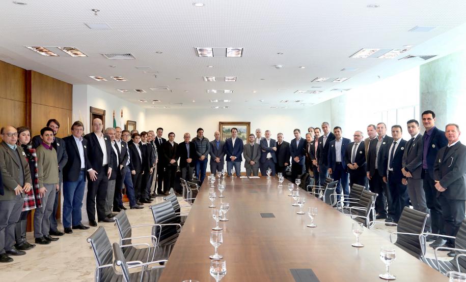 Governador Ratinho Junior autorizou a contratação da empresa que fará a obra. Investimento de R$ 41 milhões será custeado pela Portos do Paraná. Haverá aumento de 60% na capacidade portuária.