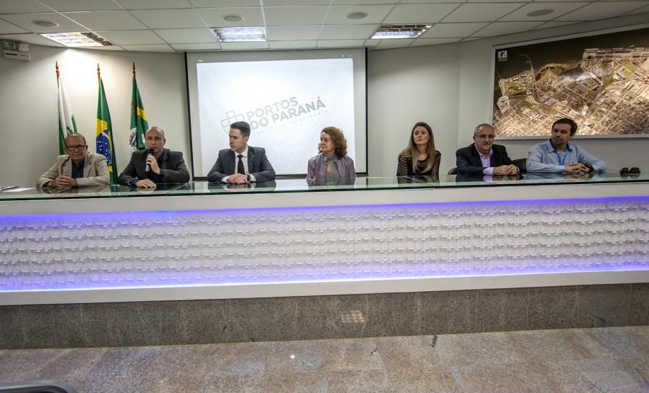 Magistrados e servidores do Fórum Cível de Paranaguá visitam Portos do Paraná Grupo conheceu o cais público, participou de uma palestra e acompanhou a operação de cargas no porto de Paranaguá.