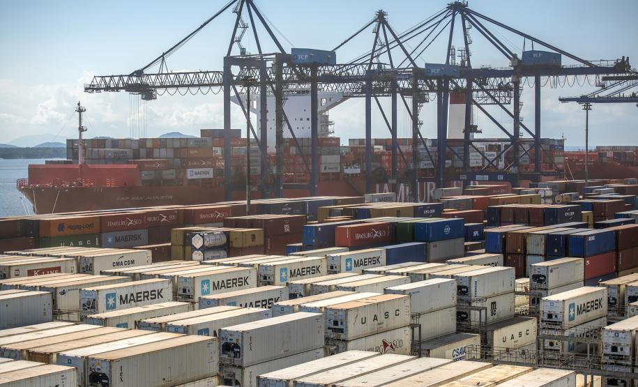 O produto exportado via Paranaguá tem como principal origem os avicultores do Paraná, Mato Grosso do Sul e Santa Catarina. O principal destino são China, Japão, Emirados Árabes e Arábia Saudita.