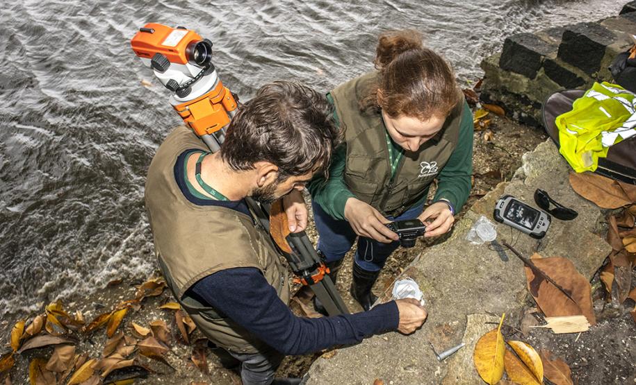 “É a terceira vez que fazemos esse estudo topográfico das praias este ano. Acontece sempre a cada dois meses, quando monitoramos três pontos: um na Ponta da Pita e dois na Praia dos Polacos”, salienta Müller.