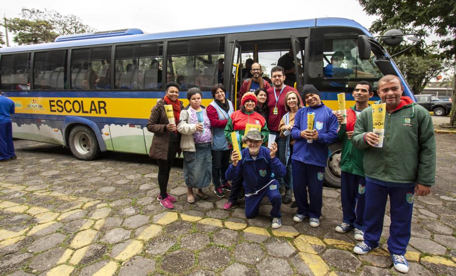 A visita foi dividida em duas turmas de 80 alunos, uma pela manhã e outra, à tarde. Pela manhã, participaram da palestra e visita ao cais do Porto de Paranaguá alunos mais velhos. À tarde, foi a vez das crianças. Nos dois momentos, com os dois públicos, a emoção foi contagiante.