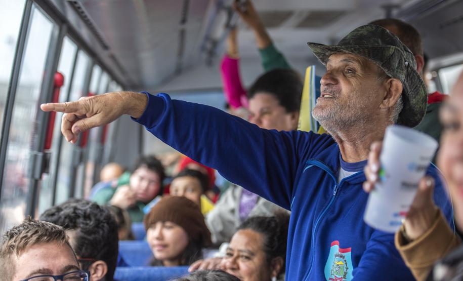 Encerrando as atividades do primeiro semestre do Porto Escola, a equipe da Diretoria de Meio Ambiente da Portos do Paraná recebeu nesta quinta-feira (27) 160 alunos com necessidades especiais da Escola Municipal Eva Cavani, de Paranaguá.
