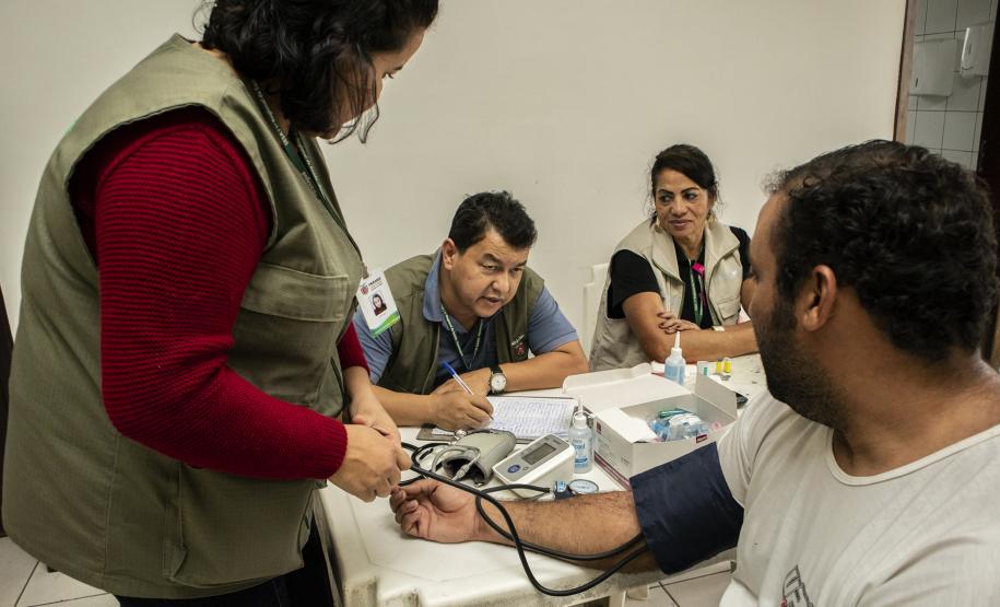Os caminhoneiros que passarem pelo Pátio de Triagem do Porto de Paranaguá, nesta segunda-feira (1º), das 14h às 17h, vão receber cuidados de saúde, vacinação, orientação espiritual e palestras sobre trânsito e segurança. O evento marca a retomada das edições mensais do projeto Porto em Ação.