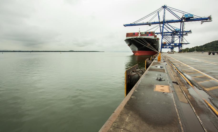 Profundidade que as embarcações ficam submersas na água, no novo berço 218, passa de 9,5 para 12,5 metros. Com isso, o porto paranaense deve ter um ganho operacional de 25%, flexibilizando o uso dos quatro berços exclusivos para carga conteinerizada e sob rodas.
