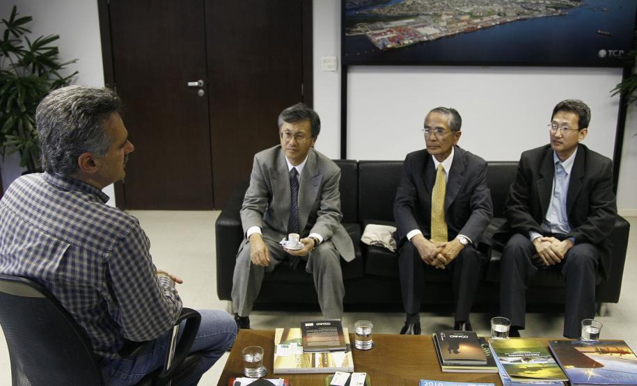 Visita de cortesia do cônsul geral do Japão Também nesta quinta-feira a Appa recebeu uma visita de cortesia do cônsul geral do Japão em Curitiba, Noburo Yamaguchi, acompanhado do presidente da Câmara do Comércio e Indústria Brasil Japão do Paraná, Yoshiaki Oshiro.