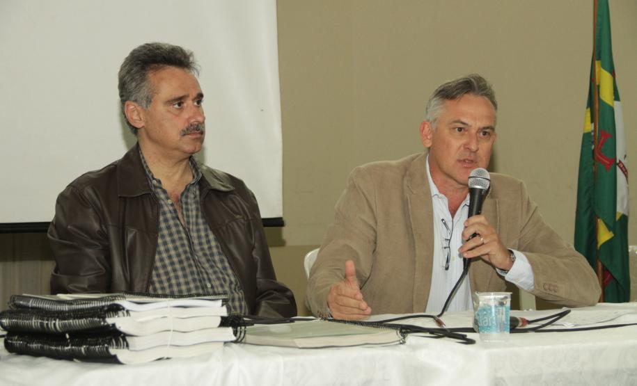 A Administração dos Portos de Paranaguá e Antonina (APPA) e o Instituto Brasileiro do Meio Ambiente e Recursos Naturais Renováveis (Ibama) promoveram uma audiência pública em Paranaguá, na noite desta quinta-feira (28), para apresentar e discutir o Estudo de Impacto Ambiental (EIA) e o respectivo Relatório de Impacto Ambiental (RIMA) das obras de dragagem de aprofundamento dos canais de navegação, berços de atracação e bacias de evolução do sistema aquaviário dos portos de Paranaguá e