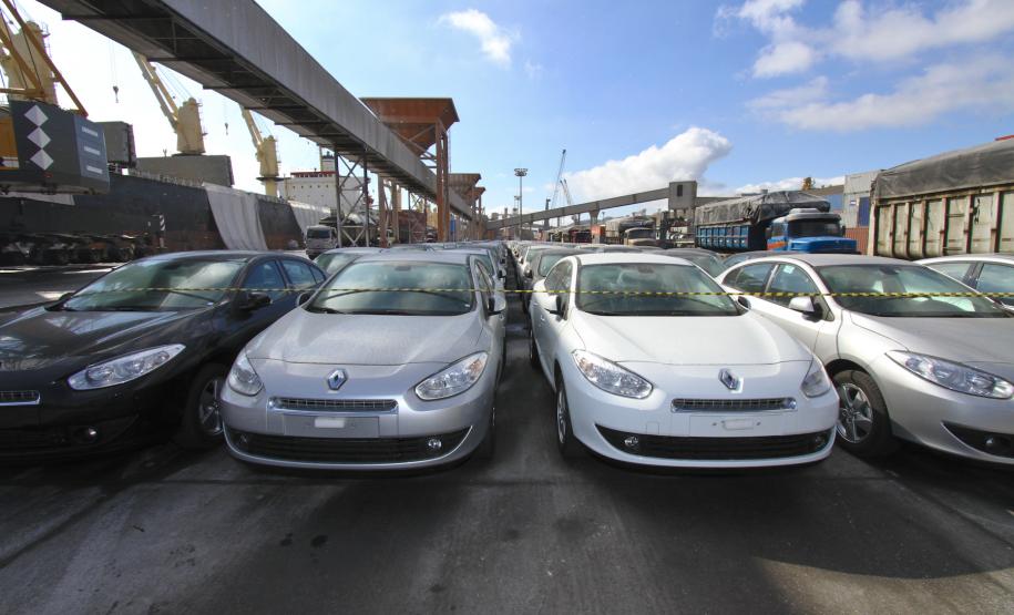 Porto de Paranaguá encontra alternativas para receber veículos A direção da Renault do Brasil enviou à Appa uma correspondência, parabenizando toda a equipe pelo atendimento à demanda, mesmo com as dificuldades alfandegárias. A nota diz que a Renault/Nissan fez 11200 movimentações no Porto de Paranaguá, sendo que 4200 veículos foram retirados do porto num período de sete dias.