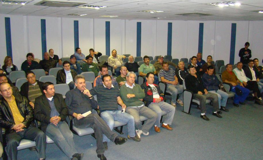 O acordo prevê ainda a ampliação do campo profissional dos Arrumadores que, além de operarem ônibus e tratores, agora poderão trabalhar na operação de shiploaders e na amarração.