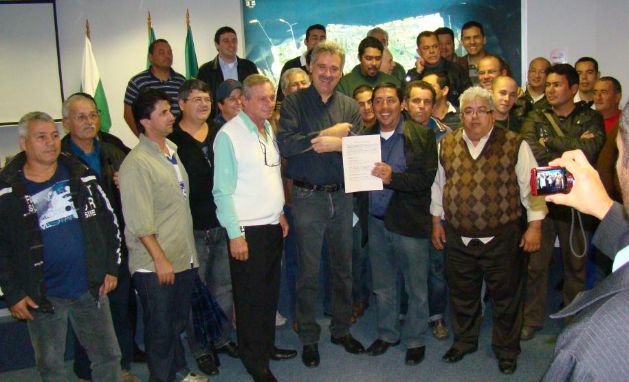 Para que os arrumadores possam atender as novas fainas de trabalho, vão ser promovidos cursos através do Ogmo para capacitar a categoria. Com isso, o porto poderá requisitar trabalhadores do Sindicato para exercer estes trabalhos.