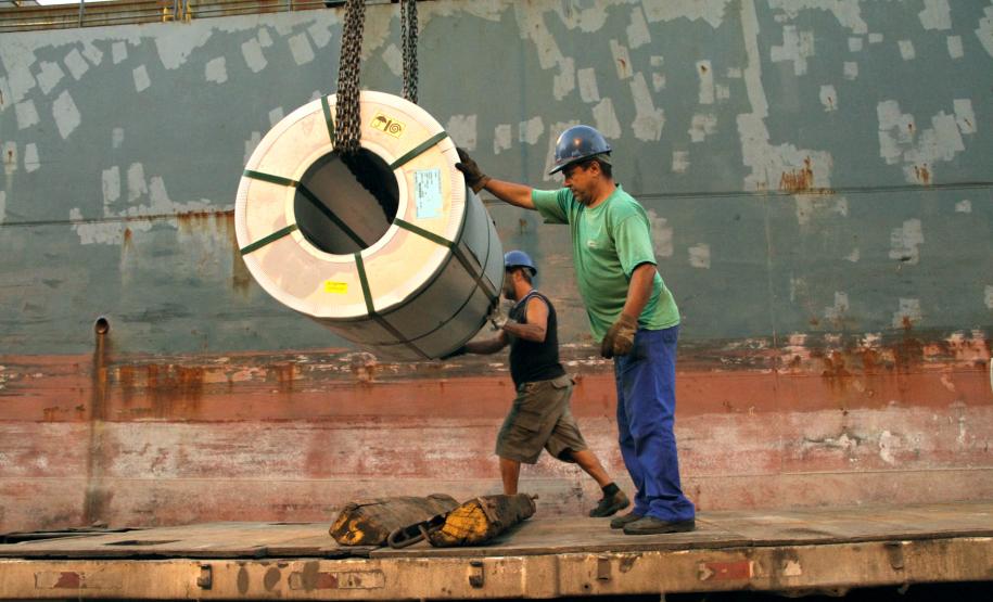 A movimentação de carga geral cresceu 2,6%, para 6,3 milhões de toneladas, entre exportação e importação.