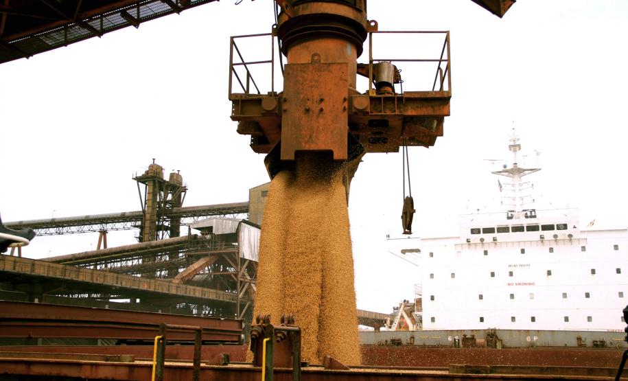 Técnicos da União Européia visitam o Porto de Paranaguá Os técnicos estão visitando todo o sistema produtor de granéis no Brasil. Em Paranaguá, além de conhecerem o Porto, os técnicos da União Européia visitou as instalações da empresa Louis Dreyfus, um dos terminais que operam no corredor de exportação do Porto de Paranaguá.