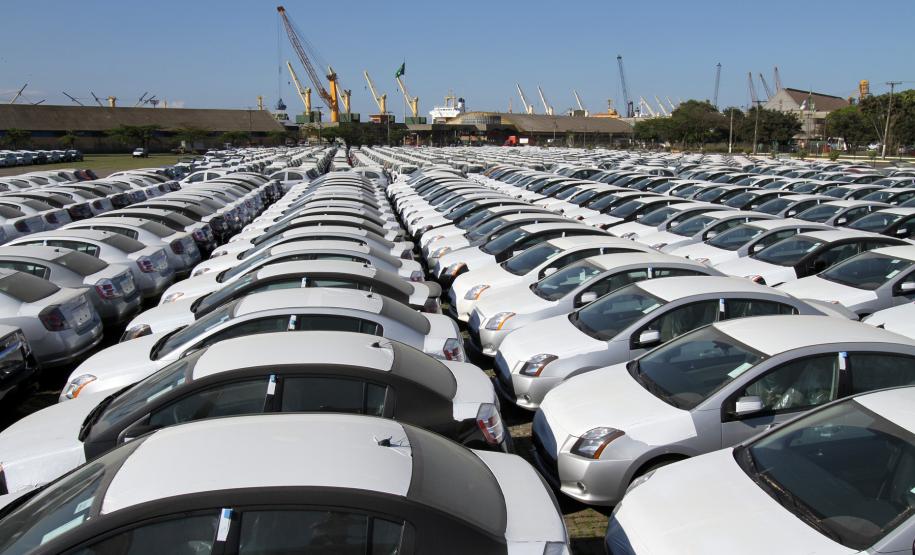 Espaços alternativos ao longo do cais foram adaptados para condicionar os veículos e atender a demanda. O pátio de veículos construído em frente à sede administrativa da Appa – e que aguarda alfandegamento – também está sendo utilizado para receber os veículos já liberados pela Receita Federal.