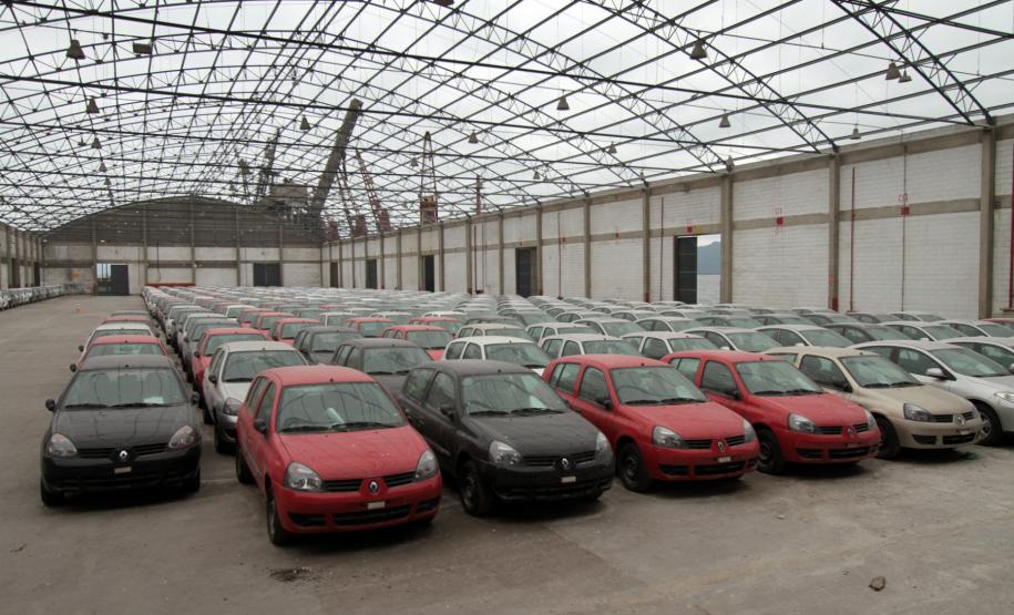 A Appa tem usado espaços alternativos ao longo do cais para condicionar os veículos e atender a demanda. Hoje, cerca de três mil veículos estão acomodados ao longo do cais, dividindo espaço com contêineres e peças de grande porte. Outros três mil estão dispostos nos pátios destinados a esta finalidade.