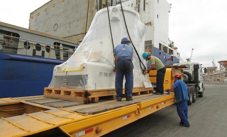 O Porto recebeu também outras peças de grande porte para a ampliação da fábrica da Incepa, em São Mateus do Sul, e para a construção de moinhos de cimento na unidade de Rio Branco do Sul, da Votorantin.