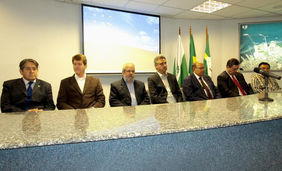 Especialistas discutem atividade portuária nacional em Paranaguá O encontro reuniu especialistas dirigentes portuários, representantes de sindicatos de trabalhadores e de empresas do setor, da Agência Nacional de Transportes Aquaviários, da Secretaria Especial de Portos, da prefeitura de Paranaguá e da secretaria de Estado de Infraestrutura e Logística, na sede da Administração dos Portos de Paranaguá e Antonina (Appa), entre outras entidades.
