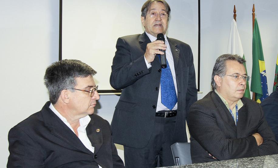 Especialistas discutem atividade portuária nacional em Paranaguá O diretor de Planejamento e Controle da Companhia Docas do Estado de São Paulo (Codesp), Aluisio de Souza Moreira, que é também coordenador da Cooperaportos, informou que a Codesp está desenvolvendo um Plano de Fomento à Navegação de Cabotagem no porto de Santos (SP), em parceria com a Universidade de São Paulo (USP).