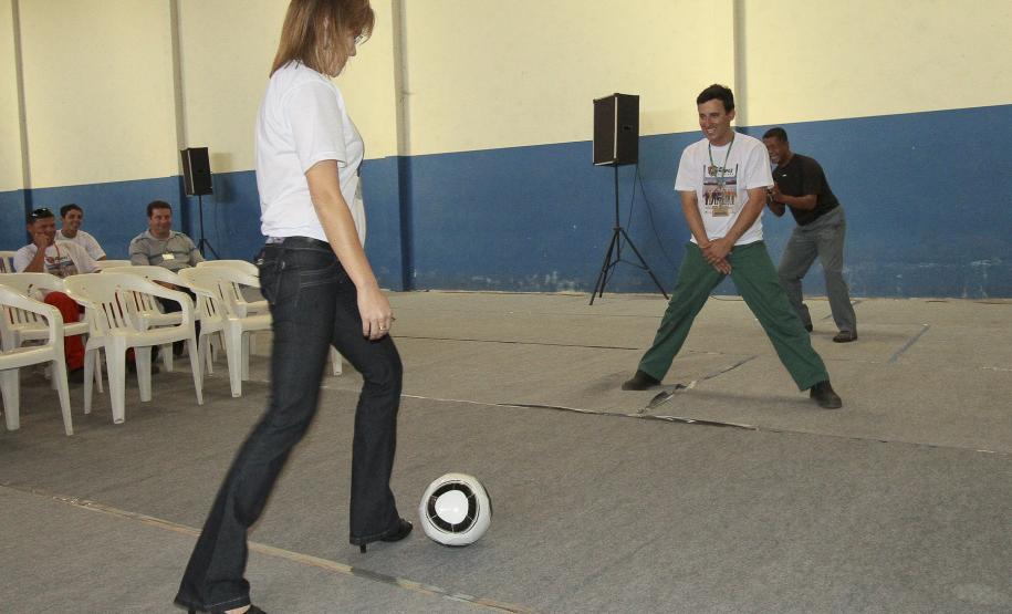 Terminais de Granéis Líquidos de Paranaguá realizam semana interna de prevenção de acidentes no trabalho A novidade deste ano é uma gincana de segurança onde equipes formadas pelos funcionários das cinco empresas participarão de atividades para avaliar seus conhecimentos sobre meio ambiente, saúde e proteção nos locais de trabalho.