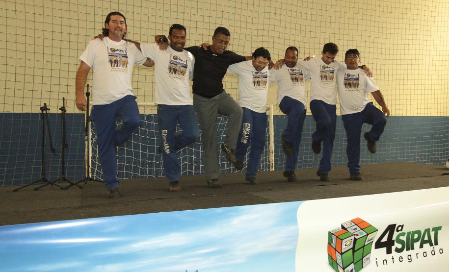 Terminais de Granéis Líquidos de Paranaguá realizam semana interna de prevenção de acidentes no trabalho A novidade deste ano é uma gincana de segurança onde equipes formadas pelos funcionários das cinco empresas participarão de atividades para avaliar seus conhecimentos sobre meio ambiente, saúde e proteção nos locais de trabalho.