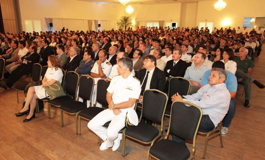 Portos do Paraná participam do Congresso Latino-Americano de Ciências do Mar Na edição deste ano, mais de 2,5 mil pesquisadores participam das discussões que tratarão de temas como empreendimentos costeiros, aquicultura marinha na América Latina, erosão e gestão de praias e novas fronteiras exploratórias do petróleo.