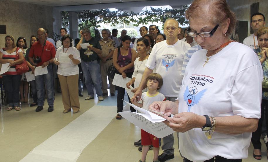 Portuários arrecadam 300 cestas básicas para o Santuário do Rocio Funcionários da Administração dos Portos de Paranaguá e Antonina (Appa) fizeram uma doação de 300 cestas básicas ao Santuáio do Rocio após a tradicional visita da imagem da Santa às instalações da Appa.