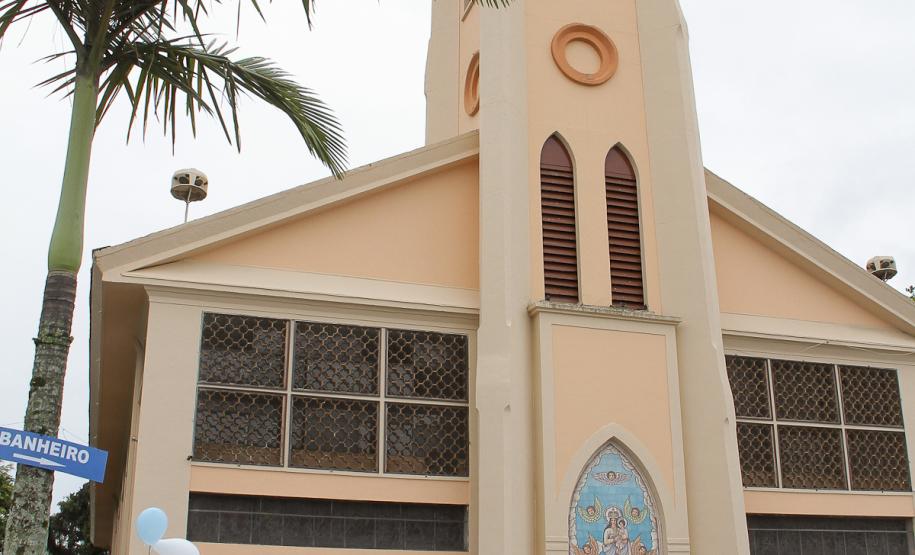 Portuários arrecadam 300 cestas básicas para o Santuário do Rocio Após a visita da imagem ao Porto de Paranaguá, os portuários seguiram em carreata até o Santuário do Rocio para a entrega das cestas básicas.