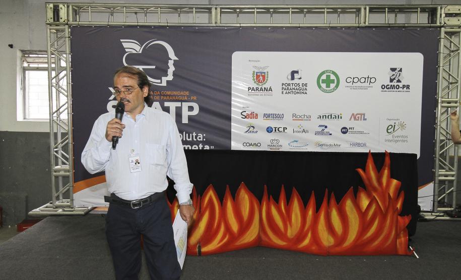 Acidentes envolvendo Trabalhadores Portuários Avulsos cai 30% em Paranaguá Os acidentes envolvendo Trabalhadores Portuários Avulsos (TPAs) que atuam no Porto de Paranaguá caiu 30% no último ano. O dado foi divulgado na manhã desta segunda-feira (21) pelo Órgão Gestor de Mão de Obra Portuária (OGMO-PR) durante a abertura da XI Semana Interna de Prevenção de Acidentes no Trabalho Portuário (SIPATP).