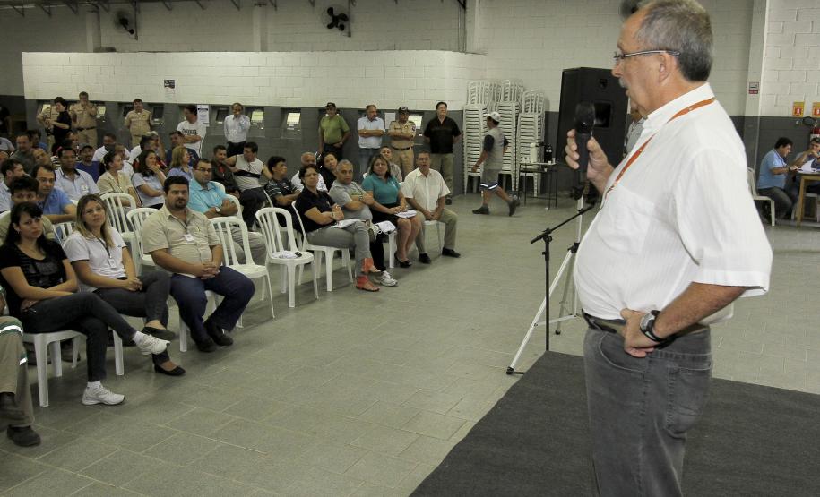 Acidentes envolvendo Trabalhadores Portuários Avulsos cai 30% em Paranaguá Os acidentes envolvendo Trabalhadores Portuários Avulsos (TPAs) que atuam no Porto de Paranaguá caiu 30% no último ano. O dado foi divulgado na manhã desta segunda-feira (21) pelo Órgão Gestor de Mão de Obra Portuária (OGMO-PR) durante a abertura da XI Semana Interna de Prevenção de Acidentes no Trabalho Portuário (SIPATP).