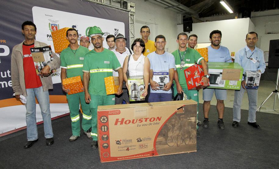 Acidentes envolvendo Trabalhadores Portuários Avulsos cai 30% em Paranaguá As palestras estão sendo ministradas no Armazém 5 do Ogmo, das 9h às 10h30.
A XI SIPATP é promovida em parceria com a Andali, AGTL, Centrosul, Coamo, Fortesolo, Harbor, Interalli, Multitrans, Pasa, PFT, Rocha, Sadia, Serra do Mar, Sul Terminais e TCP.