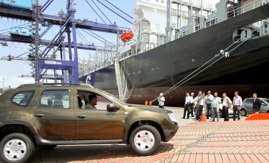 Movimentação de veículos pelo Porto de Paranaguá é 24% maior em 2011 O bom desempenho das operações chamou a atenção dos técnicos da filial japonesa da Nissan. Representantes da fábrica no Japão vieram conhecer a logística de escoamento de veículos do Porto. Os técnicos quiseram conferir todo o processo de produção, exportação e importação de veículos realizada pela filial brasileira da empresa.