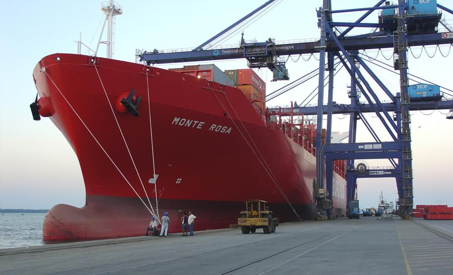 Em 2011, o Porto do Pecém deve fechar o ano com a movimentação de 3,8 milhões de toneladas de mercadorias. Os portos de Paranaguá e Antonina, até hoje, já movimentaram 37 milhões de toneladas de mercadorias, devendo ultrapassar o volume registrado em 2010, que foi de 38 milhões de toneladas.