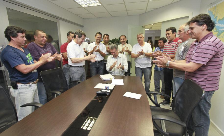 Trabalhadores portuários avulsos terão estacionamento nas proximidades do cais do Porto A reivindicação pelo espaço é antiga, já que os trabalhadores nunca tiveram um espaço adequado para deixarem seus veículos e bicicletas enquanto estão trabalhando. A construção do pátio de estacionamento vai melhorar a segurança dos trabalhadores. A obra, orçada em R$ 114 mil, vai pavimentar seis mil metros quadrados de área.