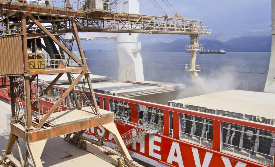 Doações humanitárias são embarcadas pelo Porto de Paranaguá Os embarques humanitários em Paranaguá tiveram o apoio da Assessoria Sindical da Appa, Praticagem, dos sindicatos da Estiva e dos Arrumadores e das empresas Interalli, Cotriguaçu, AGTL, Compacta e Tibagi. Países da África, América Central e da Ásia estão sendo beneficiados.