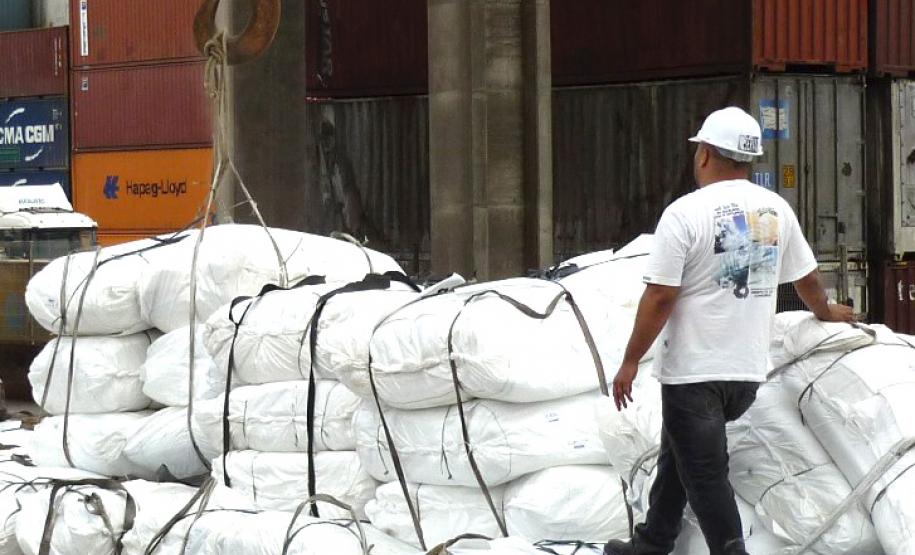 Doações humanitárias são embarcadas pelo Porto de Paranaguá Os embarques humanitários em Paranaguá tiveram o apoio da Assessoria Sindical da Appa, Praticagem, dos sindicatos da Estiva e dos Arrumadores e das empresas Interalli, Cotriguaçu, AGTL, Compacta e Tibagi.