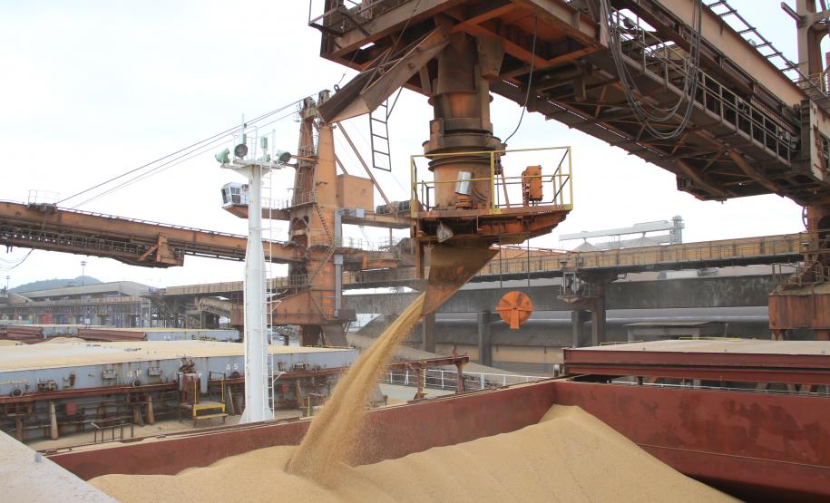 O ano de 2011 foi de recordes para o Porto de Paranaguá. O Porto superou recordes históricos na movimentação de fertilizantes, soja, veículos, açúcar, receita cambial e na movimentação do Porto de Antonina, além da movimentação geral de mercadorias (veja quadro).