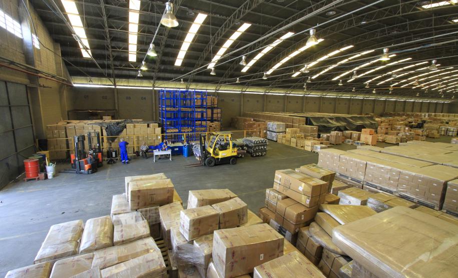 Appa faz readequações e melhora operação no Porto de Paranaguá A Agência Nacional de Vigilância Sanitária (ANVISA) acaba de conceder o Certificado de Boas Práticas de Armazenagem para o armazém 3B do Porto de Paranaguá. O local, utilizado para armazenamento de carga geral, poderá receber a partir de agora alimentos e derivados.