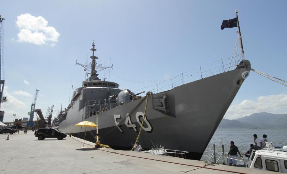 O Porto de Paranaguá é aberto à visitação pública nos finais de semana. Quem vem ao terminal pode visitar a faixa de cais num ônibus especial, acompanhado por monitores. Somente quando há navios da Marinha atracados no cais, são permitidas visitas à bordo. Em 2011, o Porto de Paranaguá recebeu 26 mil visitantes.