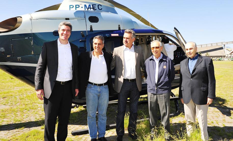 Paraguai projeta poliduto ligando o Porto de Paranaguá a Assunção A intenção é utilizar o poliduto para exportação de etanol (entre 1 e 2 milhões de toneladas/ano) e importação de diesel e gasolina (cerca de 4 milhões de toneladas/ano). A estrutura atenderia o Paraguai e também o Mato Grosso do Sul e o Norte da Argentina.