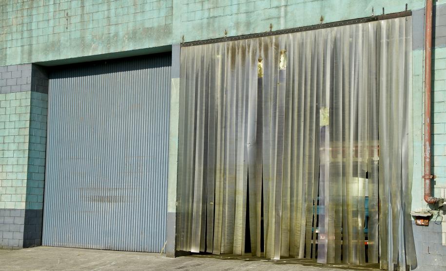 Appa reduz a população de pombos na área portuária de Paranaguá Um conjunto de ações desenvolvidas pela Administração dos Porto de Paranaguá e Antonina (Appa) reduziu em aproximadamente 80% a população de pombos na área portuária de Paranaguá nos últimos seis meses. A proliferação desses animais era fonte de problemas para as operações do terminal, devido aos riscos de contaminação de produtos e à transmissão de doenças ao homem.