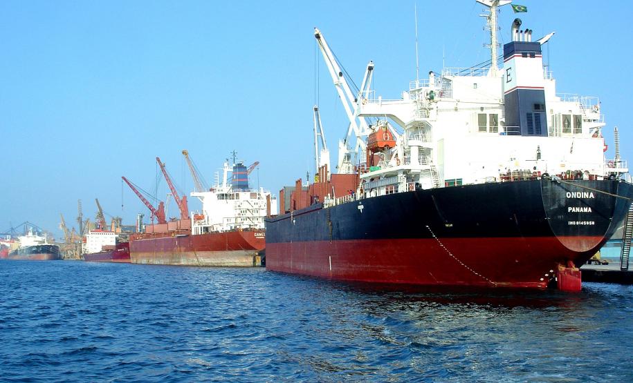 Projetos de expansão dos portos paranaenses atendem a demanda de cargas para os próximos 30 anos O estudo apontou necessidade de investimento na ampliação da infraestrutura para o atendimento da demanda futura de cargas. Segundo a análise, até 2030, os portos de Paranaguá e Antonina deverão movimentar 80 milhões de toneladas de cargas, duplicando a movimentação atual.