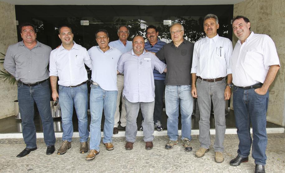 Reunião de secretários discute Litoral no Porto de Paranaguá O encontro reuniu quatro secretários, o superintendente do Porto de Paranaguá e Antonina (APPA), e os presidentes do Instituto Ambiental do Paraná (IAP) e da EcoParaná. Também participaram do encontro, Luiz Mussato Pinto, presidente do IAP, Rafael Andregueto, da EcoParaná, o procurador Jurídico da APPA, Maurício Ferrante e o diretor técnico do porto, Paulinho Dalmaz.