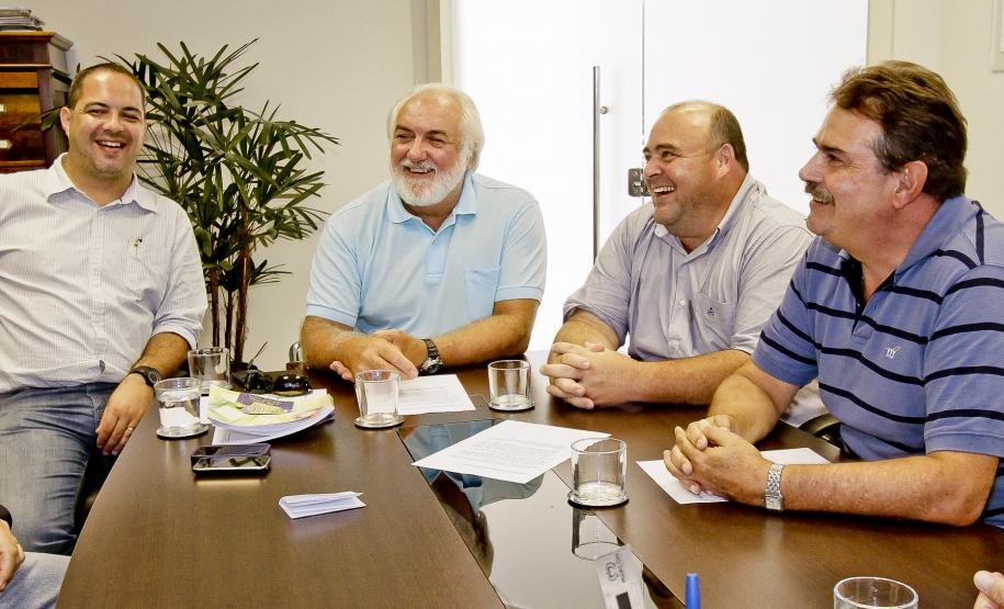 Reunião de secretários discute Litoral no Porto de Paranaguá Também participaram do encontro, Luiz Mussato Pinto, presidente do IAP, Rafael Andregueto, da EcoParaná, o procurador Jurídico da APPA, Maurício Ferrante e o diretor técnico do porto, Paulinho Dalmaz.