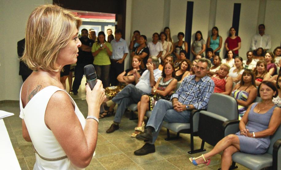 Fernanda Richa participa de homenagem às mulheres em Paranaguá A secretária estadual da família e desenvolvimento social, Fernanda Richa, participou nesta quinta-feira (08), em Paranaguá, das comemorações ao Dia Internacional da Mulher. O evento, promovido pela Administração dos Portos de Paranaguá e Antonina (Appa), foi realizado para homenagear as funcionárias da autarquia.