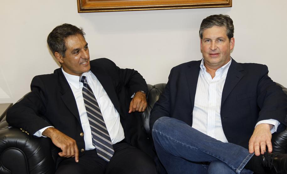 Porto de Paranaguá terá novo superintendente O secretário de Infraestrutura e Logística José Richa Filho com Luiz Henrique Dividino.