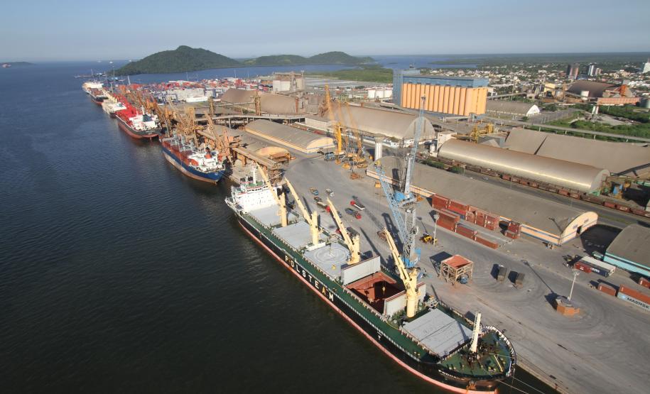 Secretaria de Portos apresenta programa de resíduos em Paranaguá A meta da SEP é identificar todos os resíduos e efluentes gerados nos portos e indicar as boas práticas para a sua gestão, elevando o Brasil a um padrão internacional no cumprimento de normas nas áreas de meio ambiente e vigilância sanitária e agropecuária.