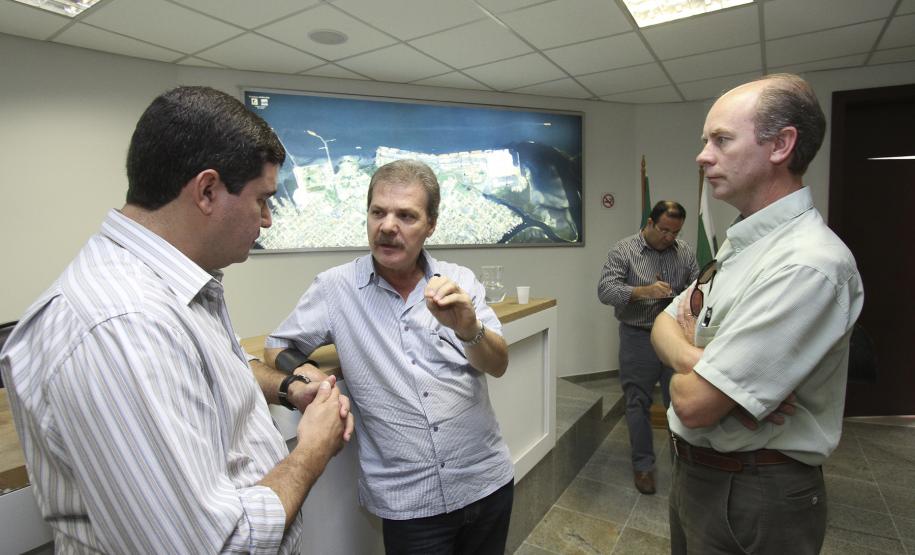 Secretaria de Portos apresenta programa de resíduos em Paranaguá O trabalho começou no ano passado nos Portos do Rio de Janeiro e Itaguaí (RJ). Este ano, as atividades foram iniciadas em seis portos nordestinos: Fortaleza, Natal, Recife, Suape, Cabedelo e Maceió. Até abril, todos os 22 portos terão iniciado o programa.