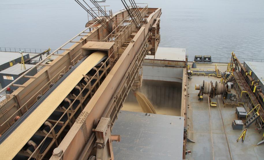 Nos próximos 60 dias estará fechado o escopo das melhorias a serem executadas no corredor de exportação em caráter emergencial e para os próximos anos. A obra de modernização prevê a construção, na mesma área, de dois armazéns graneleiros com capacidade estática de 195 mil toneladas e rendimento operacional de duas mil toneladas por hora.