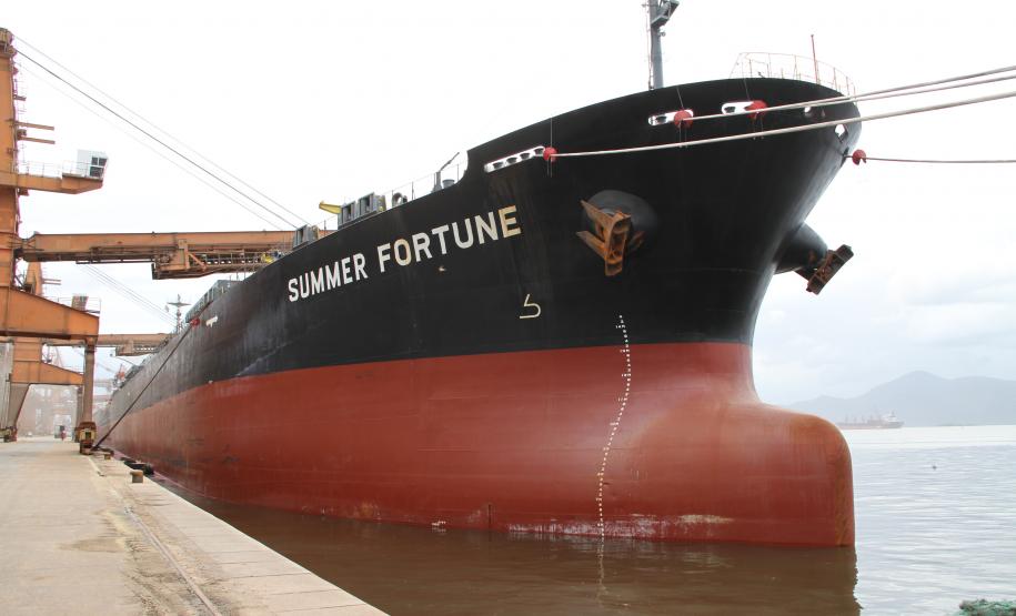 Várias mudanças foram implementadas nos portos paranaenses para bem atender a safra de grãos. Ações como a ampliação na capacidade estática do sistema e a melhoria no sincronismo das atividades logísticas permitiram que o complexo do Corredor de Exportação melhorasse seu desempenho.