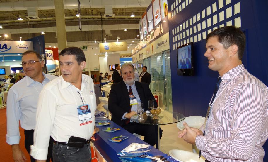 Portos de Paranaguá e Antonina participam da Intermodal South America O estande da Appa tem a participação dos seguintes parceiros: Ponta do Félix Terminais Portuários, Forte Solo, Marcon, Teapar, Cattalini, Martini Meat, Fransilva, TWJM, Rocha, Gransol, Mosaic, Cargill, Interalli, ALL-Logística, TCP, Pinho, Multitrans, Ferroeste, Paiaguas, Porto Seco Cuiabá, Pasa, Alcoopar, CPA, Sal Diana, Coamo, Transzella, Harbor e Fospar. A Intermodal South America vai até esta quinta-feira (12).