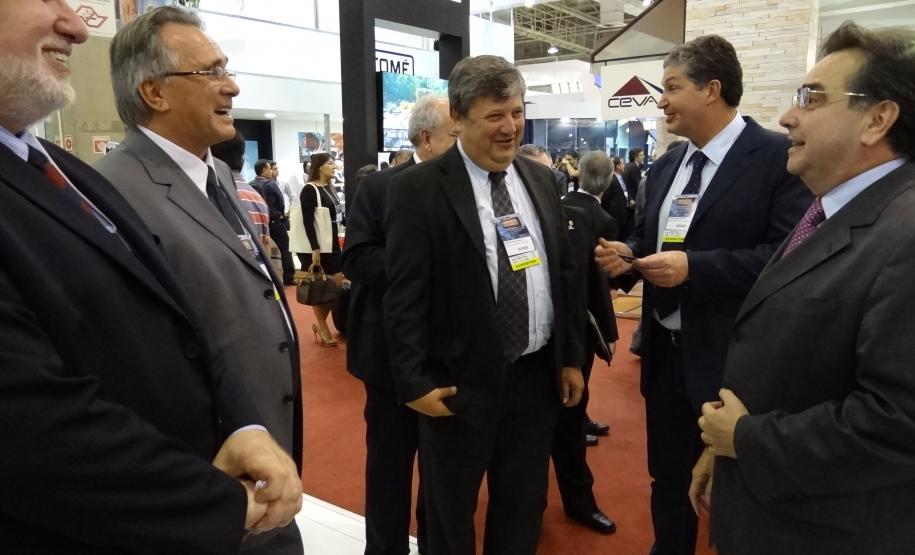Diretores da Appa recebem o ministro de Portos, Leônidas Cristino, no estande da Appa na Feira Internacional de Logística, Transporte de Cargas e Comércio Exterior – Intermodal South America, que está acontecendo em São Paulo.