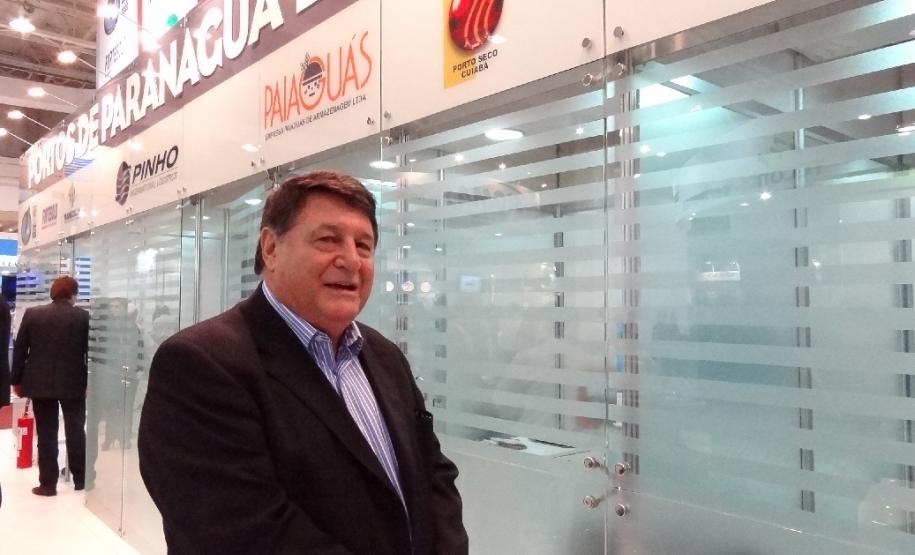 Intermodal abre possibilidade de novos negócios para os portos paranaenses O diretor presidente do Porto Seco Cuiabá, Francisco Antonio de Almeida (foto), que participou da feira Intermodal South America pela primeira vez como expositor, em conjunto com a Empresa Paiaguás de Armazéns, ficou entusiasmado com a parceria aberta pela Administração dos Portos de Paranaguá e Antonina.